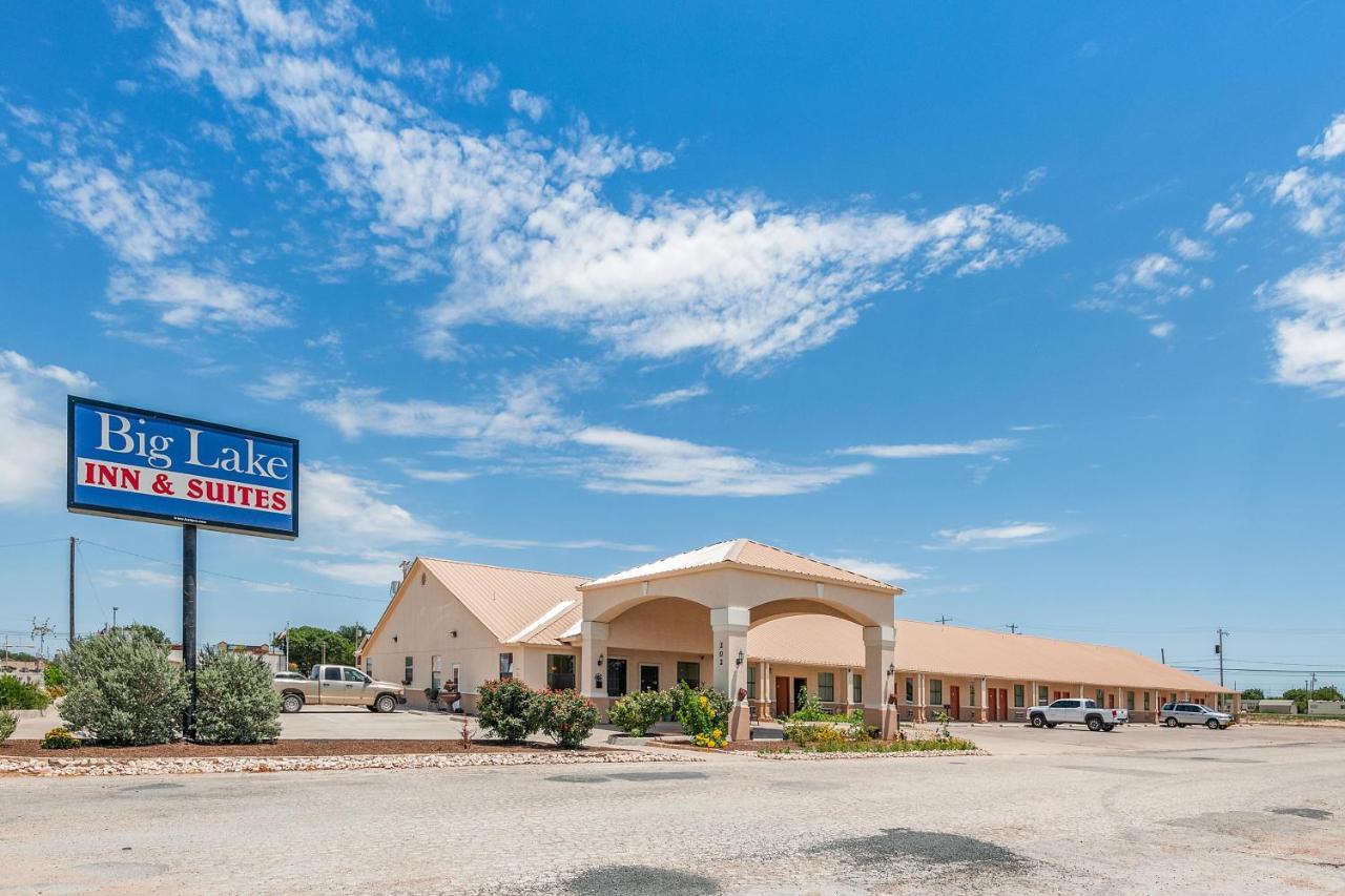 Big Lake Inn And Suites Exterior photo