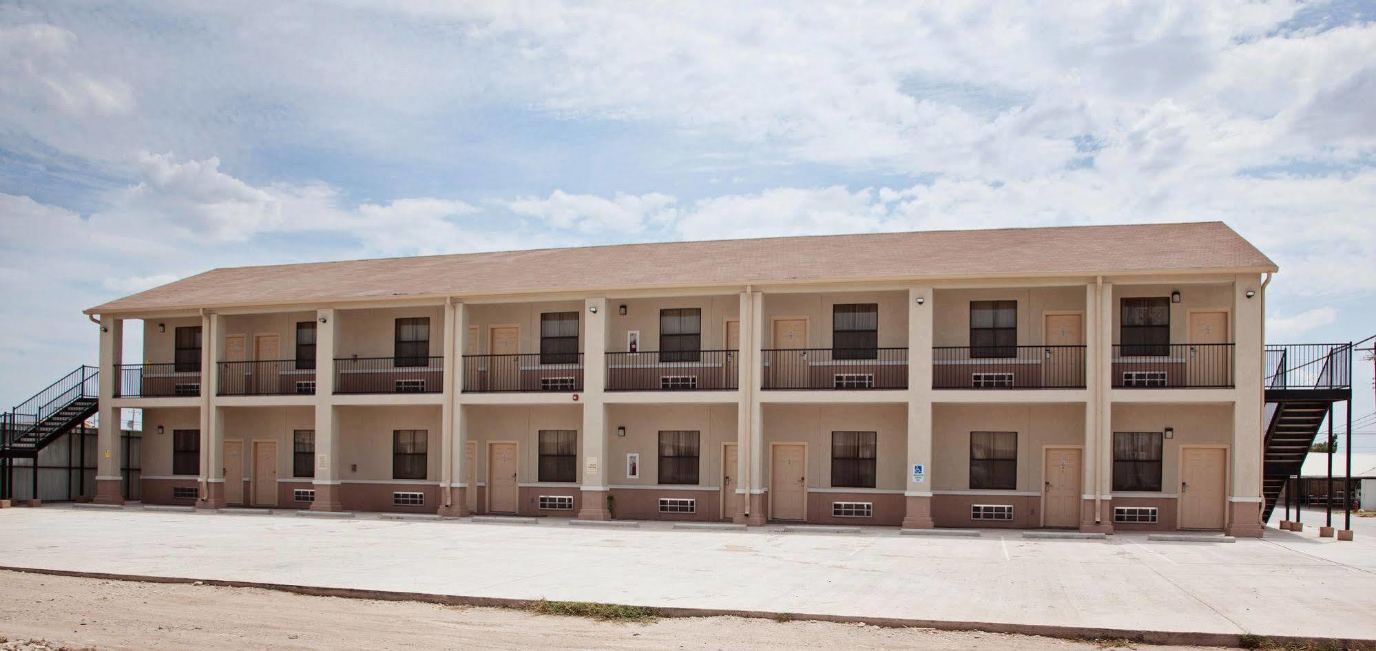 Big Lake Inn And Suites Exterior photo