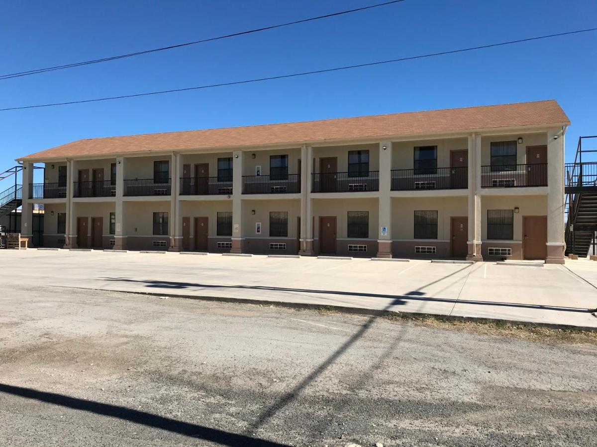 Big Lake Inn And Suites Exterior photo